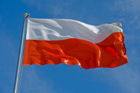 Maszt z projektu "Pod biało-czerwoną" już stoi