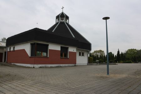 Zmodernizowano oświetlenie przy kaplicach przedpogrzebowych