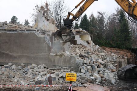 Rozpoczęły się wyburzenia w związku z budową tunelu pod torami na ul. Wawelskiej