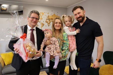 Prezenty powitalne dla najmłodszych mieszkańców Bierunia