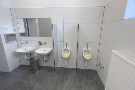 Nowe, funkcjonalne i dostępne łazienki w bieruńskich podstawówkach