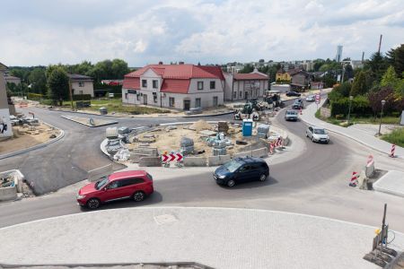 Ku końcowi zmierza budowa ronda na ulicy Warszawskiej