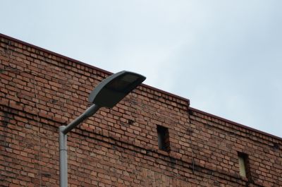 Trwa instalacja oświetlenia ledowego na ulicy Remizowej