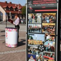 Otwarcie wystawy festiwalowej na rynku (1)