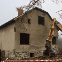 Rozpoczęły się roboty wyburzeniowe w związku z budową tunelu pod torami (6)