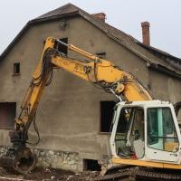 Rozpoczęły się roboty wyburzeniowe w związku z budową tunelu pod torami (4)