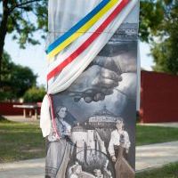 Odsłonięcie konstrukcji artystycznej na Skwerze Miast Partnerskich (2)