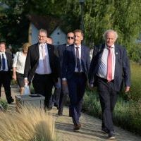 Odsłonięcie konstrukcji artystycznej na Skwerze Miast Partnerskich (4)