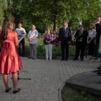 Odsłonięcie konstrukcji artystycznej na Skwerze Miast Partnerskich (9)