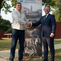 Odsłonięcie konstrukcji artystycznej na Skwerze Miast Partnerskich (4)