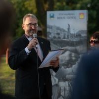 Odsłonięcie konstrukcji artystycznej na Skwerze Miast Partnerskich (13)