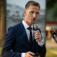 Odsłonięcie konstrukcji artystycznej na Skwerze Miast Partnerskich (15)