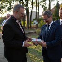 Odsłonięcie konstrukcji artystycznej na Skwerze Miast Partnerskich (3)