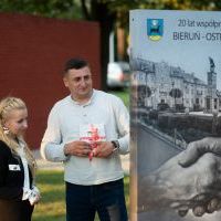 Odsłonięcie konstrukcji artystycznej na Skwerze Miast Partnerskich (8)