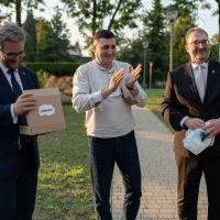 Odsłonięcie konstrukcji artystycznej na Skwerze Miast Partnerskich (10)