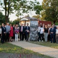 Odsłonięcie konstrukcji artystycznej na Skwerze Miast Partnerskich (2)