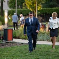 Odsłonięcie konstrukcji artystycznej na Skwerze Miast Partnerskich (8)