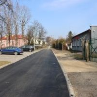 Remont drogi wewnętrznej w osiedlu Chemików - po asfaltowaniu (6)