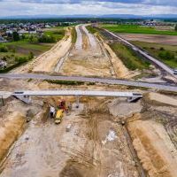 Budowa drogi S1 - Kosztowy - Bieruń - maj 2026 (zdjęcia z lotu ptaka) (10)