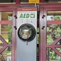 DEFIBRYLATORY AED  (1)