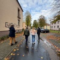 Chodniki i droga wewnętrzna w osiedlu Chemików - stan przed remontem (3)