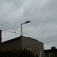 Na wyremontowanej drodze (ulicy Remizowej) instalowane jest oświetlenie ledowe