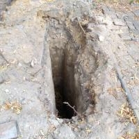 Prace ziemne pod obeliskiem