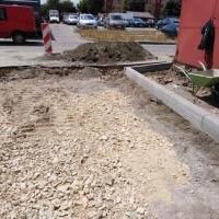Trwa budowa drogi dojazdowej do garaży