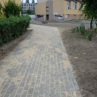 Chodnik na osiedlu Homera