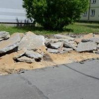 Droga wewnętrzna na osiedlu Chemików - roboty rozbiórkowe