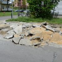 Droga wewnętrzna na osiedlu Chemików - roboty rozbiórkowe