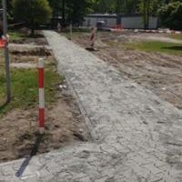 Chodnik na Chemików - połowa maja