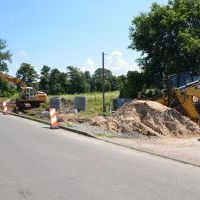 Trwa budowa chodnika wraz z oświetleniem na Wita - 22 lipca