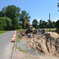 Trwa budowa chodnika wraz z oświetleniem na Wita - 22 lipca