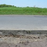 Trwa budowa chodnika wraz z oświetleniem na Wita - 27 lipca