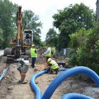 Trwa budowa chodnika wraz z oświetleniem na Wita - 27 lipca