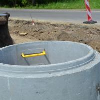 Trwa budowa chodnika wraz z oświetleniem na Wita - 27 lipca