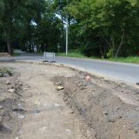Trwa budowa chodnika wraz z oświetleniem na Wita - 27 lipca
