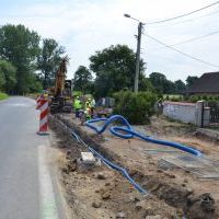 Trwa budowa chodnika wraz z oświetleniem na Wita - 27 lipca
