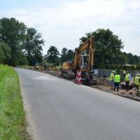 Trwa budowa chodnika wraz z oświetleniem na Wita - 27 lipca