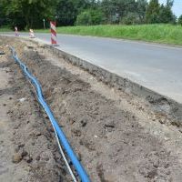 Trwa budowa chodnika wraz z oświetleniem na Wita - 27 lipca