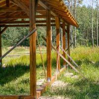 Trwa montaż wiaty na ulicy Wiślanej