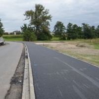 Trwa budowa chodnika wraz z oświetleniem na Wita - 18 września