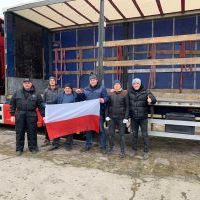 Rozładunek tira w Ostrogu (6)