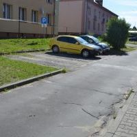 Miejsca parkingowe przed remontem (2)
