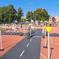 Mobilne miasteczko ruchu drogowego na terenie SP1 (2)