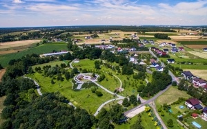 Bijasowice - dwór i arboretum